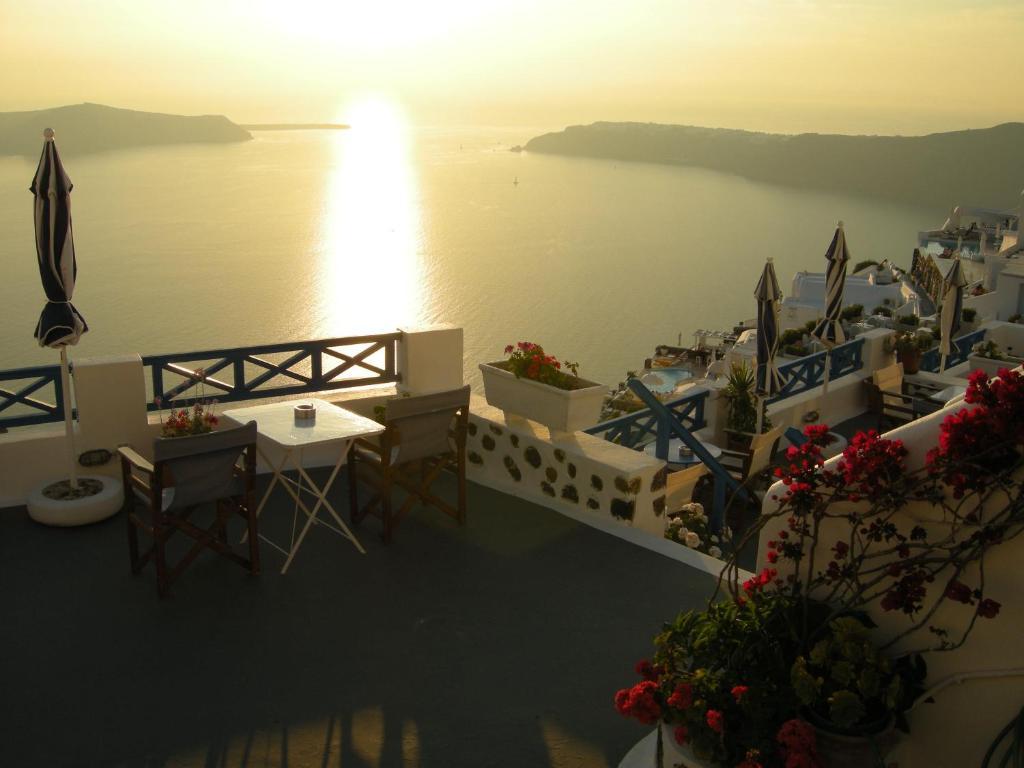 Annio Santorini * Imerovigli (Santorini)