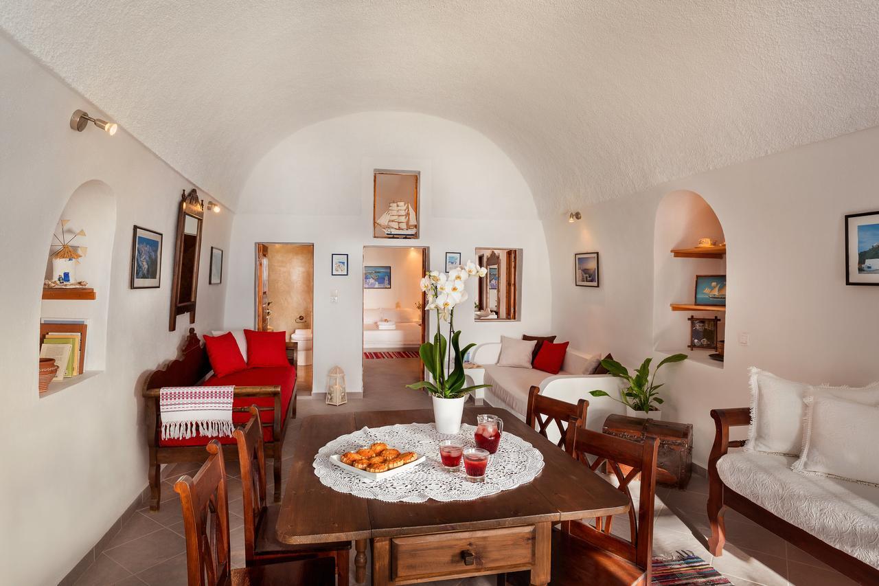 Annio Santorini * Imerovigli (Santorini)